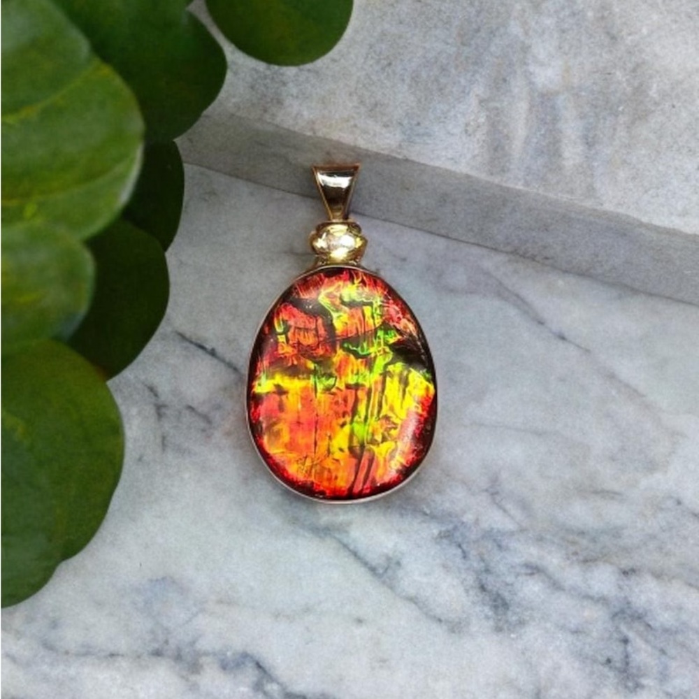 “The autumn” Ammolite and citrine gold pendant 

Natural stones and real gold